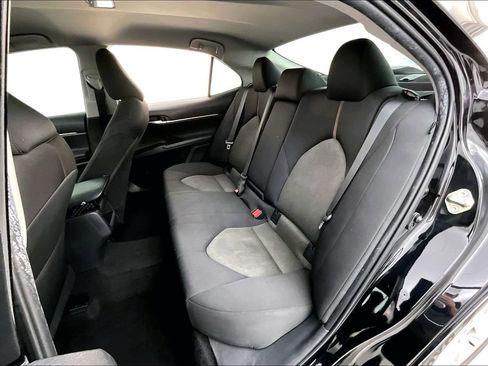 Used 2020 Toyota Camry LE image 32