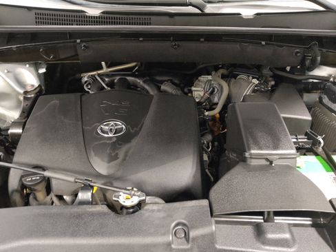 Used 2018 Toyota Highlander XLE image 30