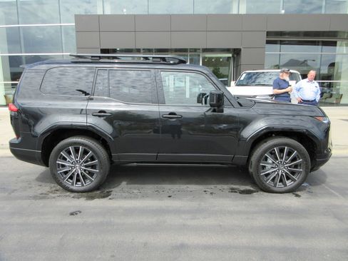 Used 2026 Lexus GX 550 w/ Accessory Package (2T) AWD/4WD image 11