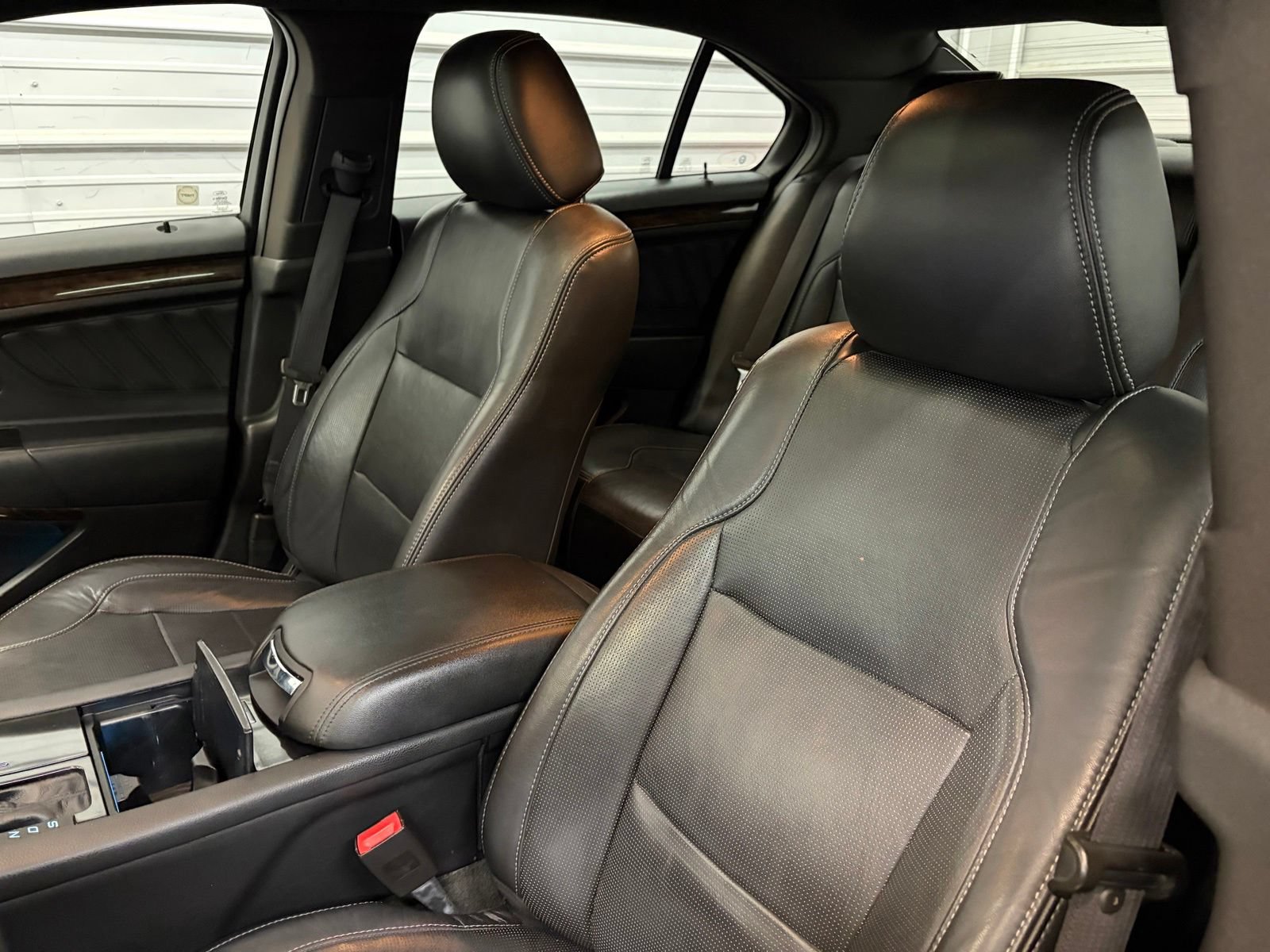 Used 2013 Ford Taurus Limited FWD image 9