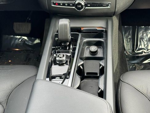 Certified 2023 Volvo XC60 B5 Plus w/ Climate Package image 15