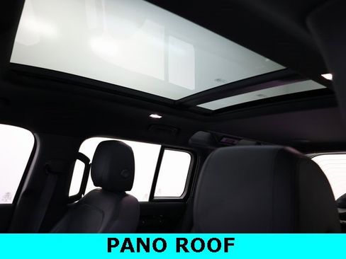 Used 2023 Land Rover Defender 110 SE image 23