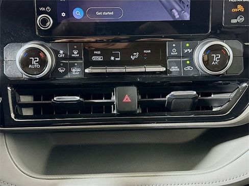 Used 2023 Toyota Highlander L image 16