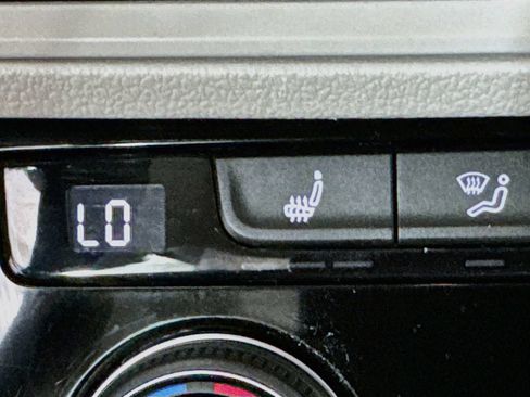Used 2023 Volkswagen Jetta SE FWD image 23