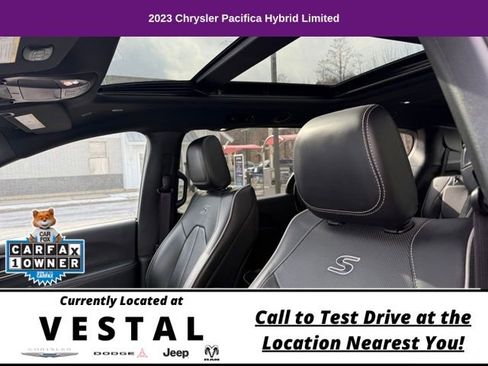 Used 2023 Chrysler Pacifica Limited w/ S Appearance Package FWD image 12