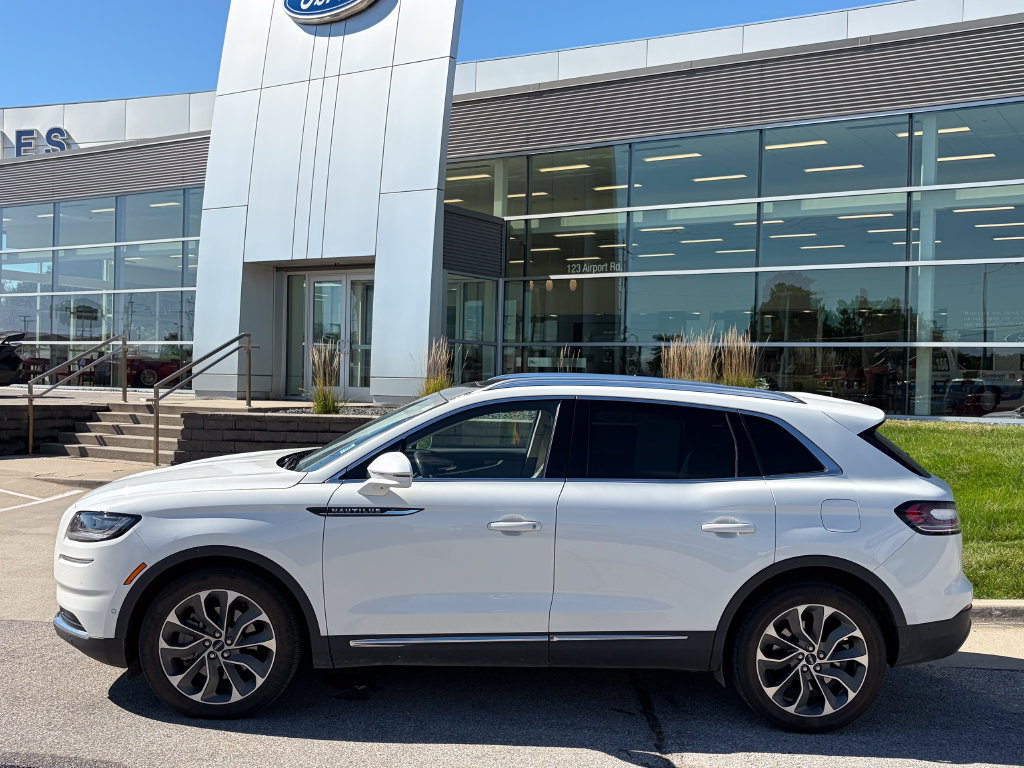 Used 2022 Lincoln Nautilus Reserve w/ Equipment Group 201A AWD/4WD image 3