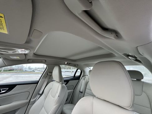 Used 2019 Volvo S60 T5 Momentum w/ Premium Package image 18