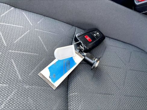Used 2025 Toyota RAV4 XLE FWD image 15