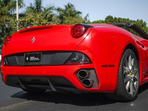 Certified 2014 Ferrari California image 15