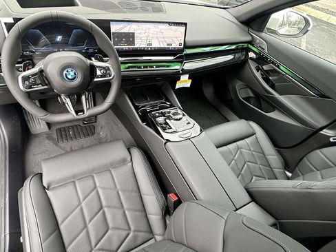 New 2026 BMW 550e xDrive w/ Executive Package image 10