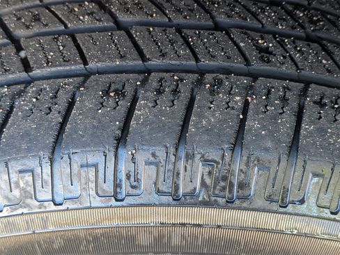 Used 2023 Ford Expedition Limited image 11