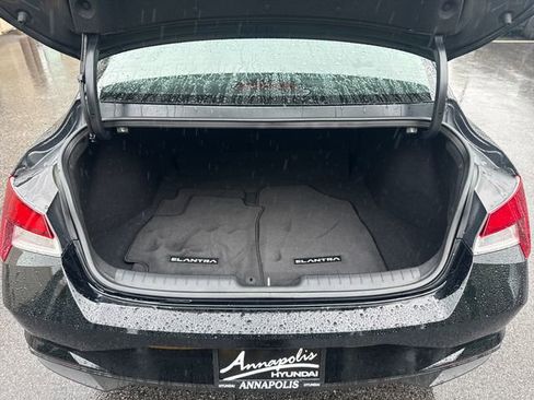 Certified 2022 Hyundai Elantra SE FWD image 23