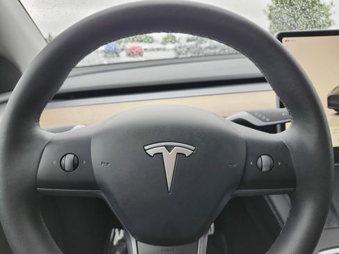 Used 2025 Tesla Model Y Performance AWD/4WD image 27