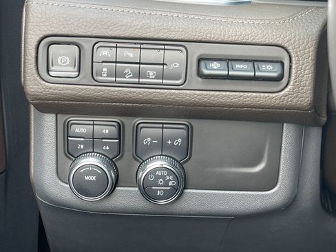 Used 2022 GMC Yukon Denali AWD/4WD image 33