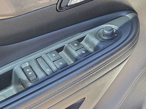 Used 2018 Buick Encore Essence FWD image 21