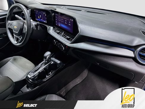 Used 2024 Chevrolet Trax LT w/ LT Convenience Package FWD image 30