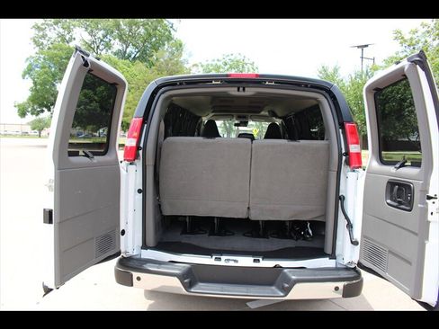 Used 2024 Chevrolet Express 3500 LT w/ LT Preferred Equipment Group RWD image 8