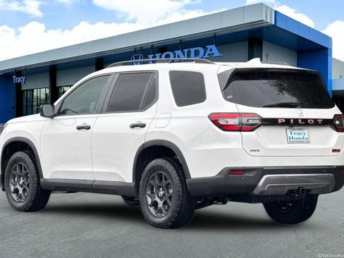 New 2026 Honda Pilot TrailSport image 6