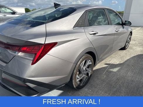 Used 2025 Hyundai Elantra SEL image 14