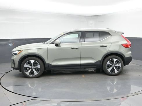 Used 2023 Volvo XC40 B5 Plus w/ Protection Package Premier AWD/4WD image 6