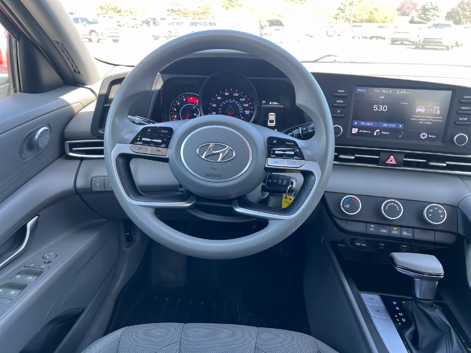 Used 2022 Hyundai Elantra SE FWD image 13