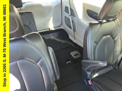 Used 2023 Chrysler Pacifica Touring-L FWD image 40
