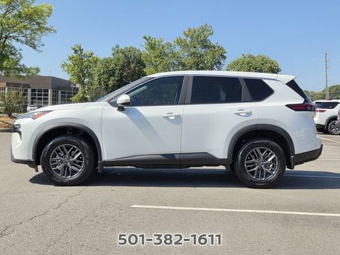 Certified 2026 Nissan Rogue SV FWD image 2