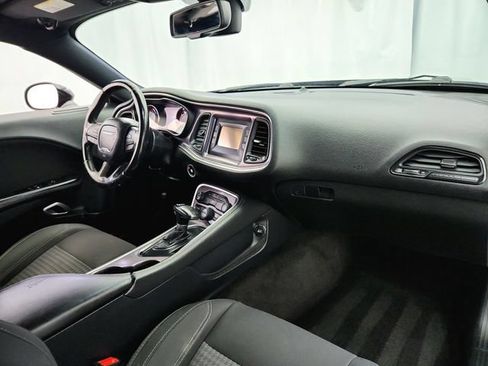 Used 2015 Dodge Challenger SXT RWD image 21