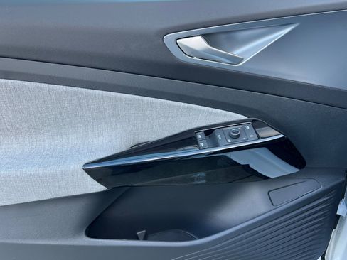 New 2025 Volkswagen ID.4 Pro image 11