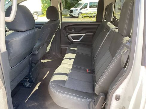 Used 2017 Nissan Titan SV image 21