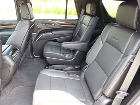 Used 2022 Cadillac Escalade Luxury RWD image 12