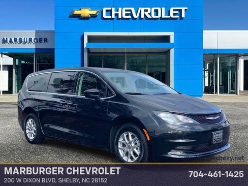 Used 2023 Chrysler Voyager LX FWD image 1