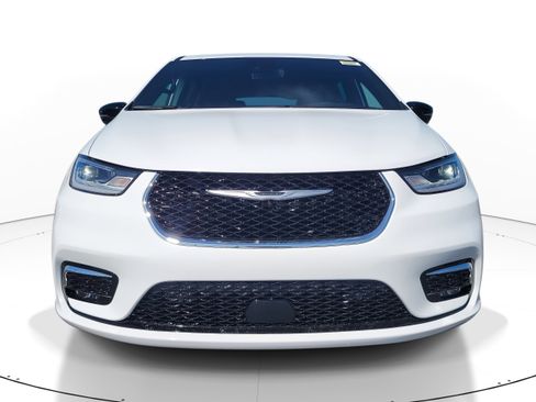 New 2026 Chrysler Pacifica Select image 3