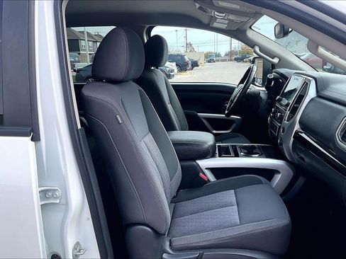 Used 2020 Nissan Titan SV w/ SV Convenience Package image 8