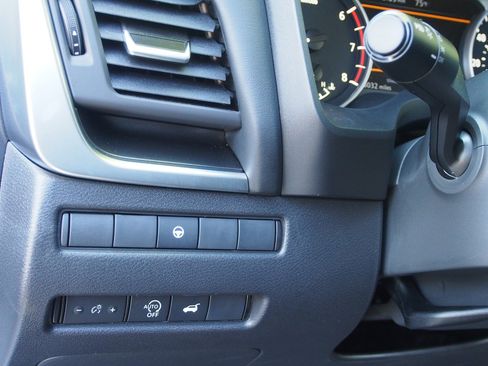 Used 2026 Nissan Rogue SV FWD image 20
