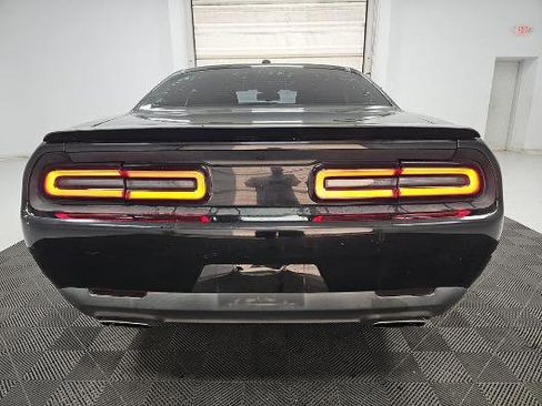 Used 2016 Dodge Challenger R/T image 7