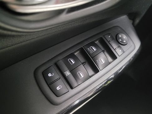 Used 2021 Jeep Cherokee Altitude image 27