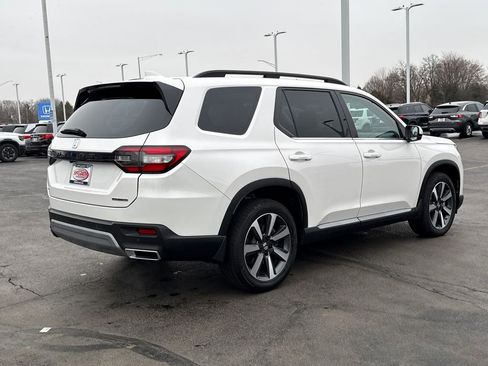 Certified 2025 Honda Pilot Touring image 11