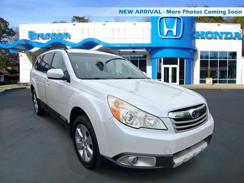Used 2011 Subaru Outback 2.5i Limited AWD/4WD image 1