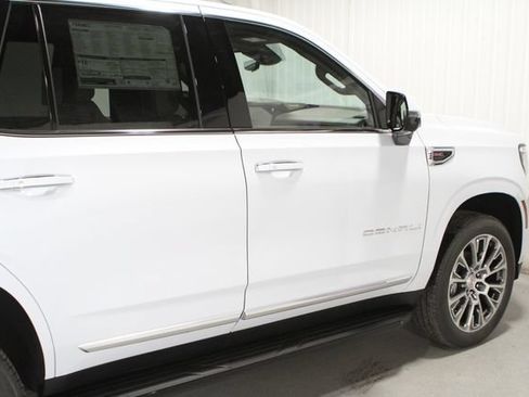 New 2026 GMC Yukon Denali w/ Advanced Technology Package AWD/4WD image 35