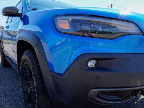 Used 2019 Jeep Cherokee Trailhawk AWD/4WD image 27