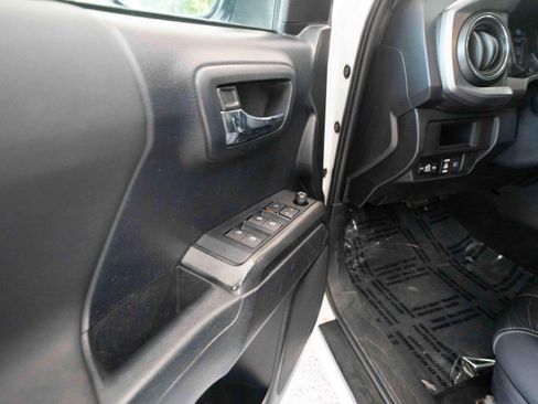 Used 2019 Toyota Tacoma SR5 AWD/4WD image 7