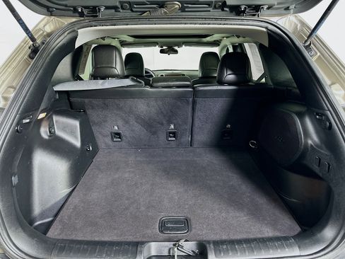 Used 2020 Jeep Cherokee Latitude Plus image 27