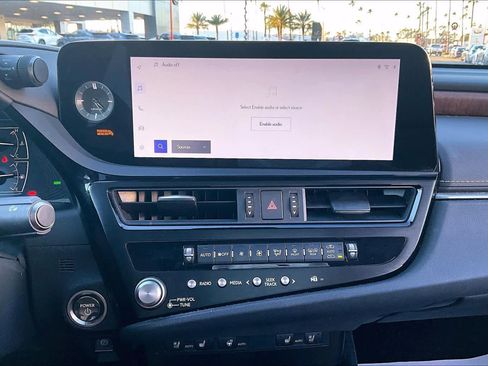 Used 2024 Lexus ES 300h w/ Premium Package image 7