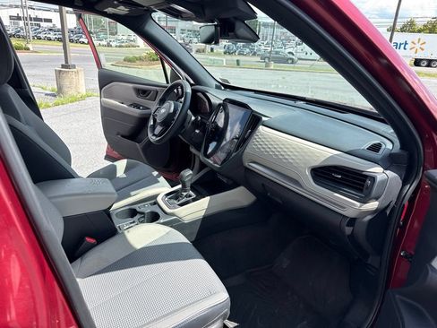 Used 2025 Subaru Forester Premium AWD/4WD image 12