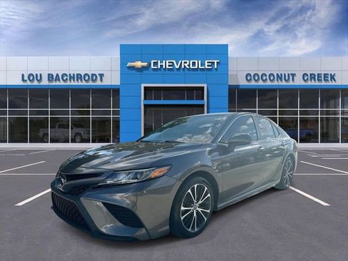 Used 2019 Toyota Camry SE image 4