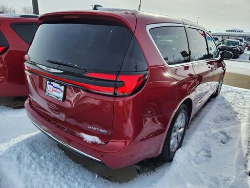 New 2026 Chrysler Pacifica Limited image 3