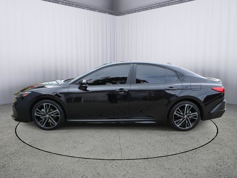 Used 2025 Toyota Camry XSE FWD image 5