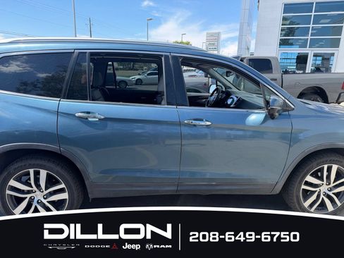 Used 2017 Honda Pilot Touring image 2