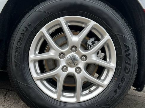 Used 2024 Chrysler Pacifica Touring-L FWD image 33
